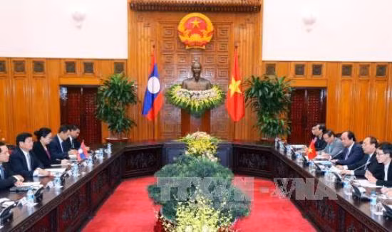Thủ tướng Nguyễn Xuân Phúc hội đàm với Thủ tướng Lào Thongloun Sisoulith sáng 25/10. Thủ tướng Nguyễn Xuân Phúc hội đàm với Thủ tướng Lào Thongloun Sisoulith sáng 25/10.