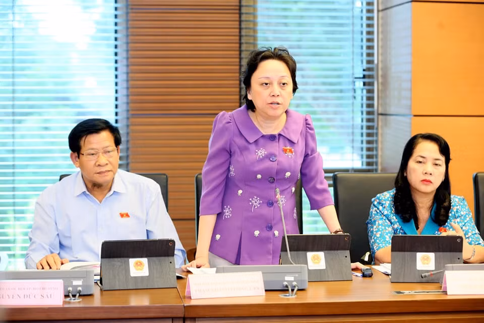 Đại biểu Phạm Khánh Phong Lan phát biểu tại phiên thảo luận tại tổ. Ảnh: Ngọc Thắng Đại biểu Phạm Khánh Phong Lan phát biểu tại phiên thảo luận tại tổ. Ảnh: Ngọc Thắng