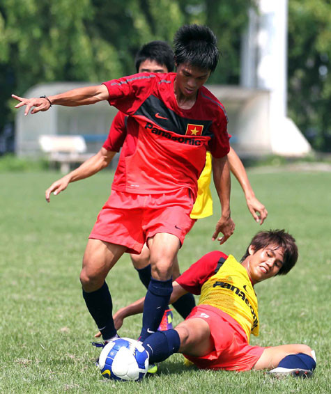 U.23 Việt Nam chia đội đấu tập. Ảnh: Quang Minh