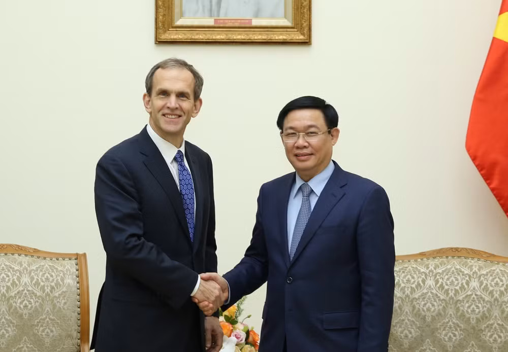 Phó Thủ tướng Vương Đình Huệ tiếp ông Kent Walker, Phó Chủ tịch tập đoàn Google. Ảnh: VGP/Thành Chung