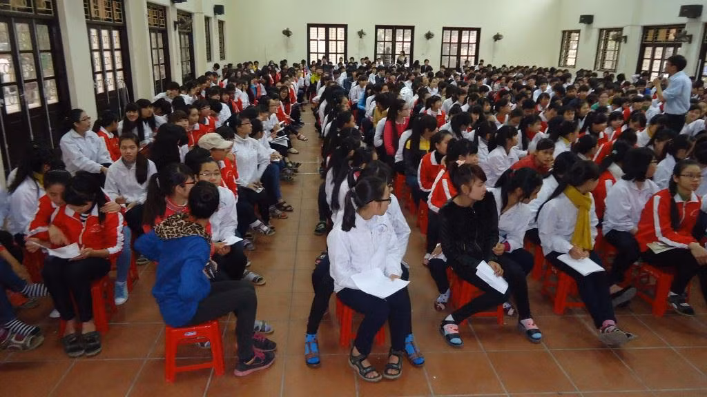 Chương trình hướng nghiệp miễn phí cho các học sinh khối 12 trường THPT Yên Phong I- Bắc Ninh. Chương trình hướng nghiệp miễn phí cho các học sinh khối 12 trường THPT Yên Phong I- Bắc Ninh.