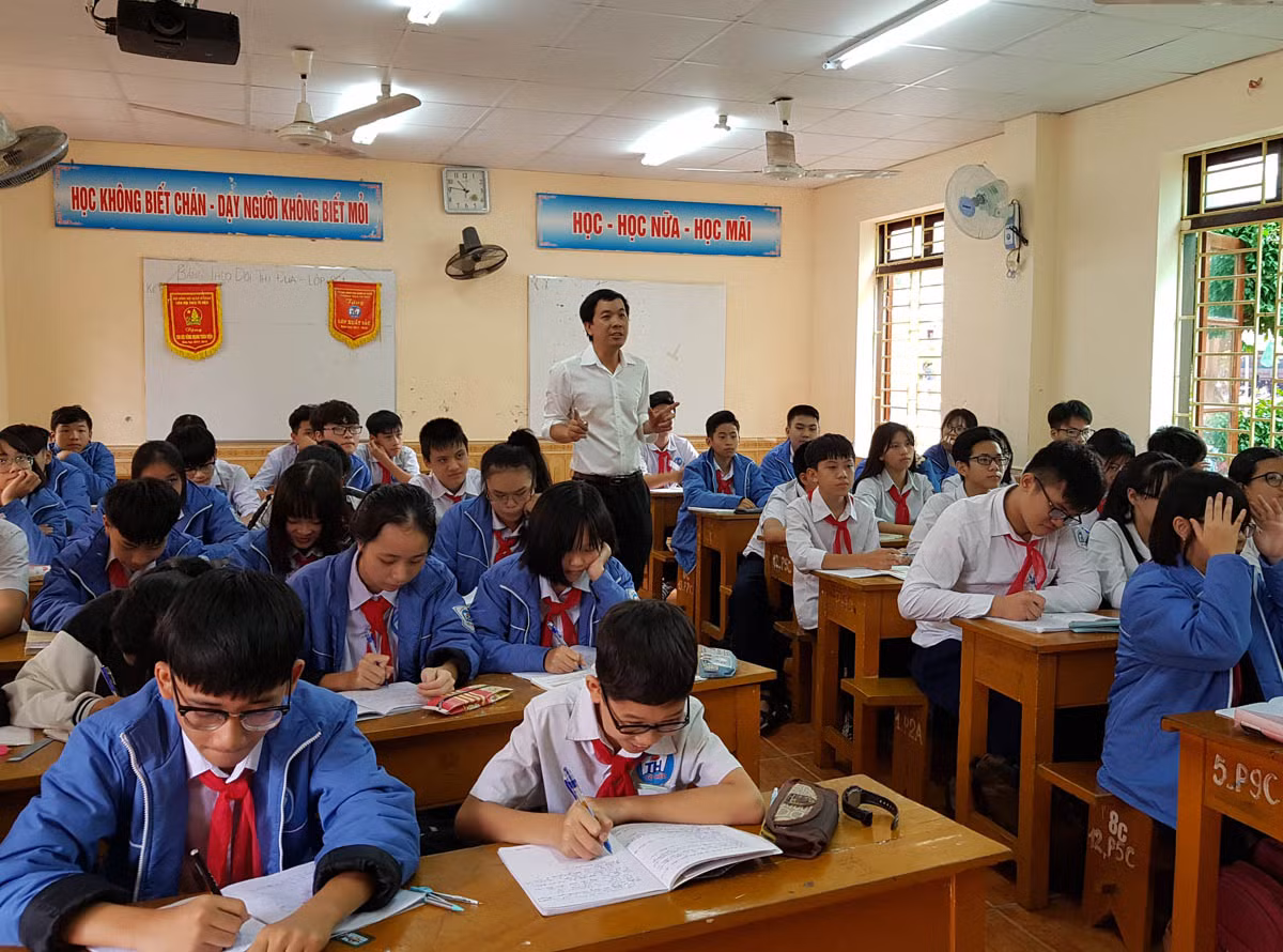 Thầy Phạm Văn Thái còn có nhiều đề tài sáng tạo, được ứng dụng nhiều trong thực tiễn. (Ảnh: Lã Tiến) Thầy Phạm Văn Thái còn có nhiều đề tài sáng tạo, được ứng dụng nhiều trong thực tiễn. (Ảnh: Lã Tiến)