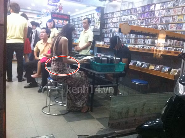Theo nhiều nguồn tin hành lang, Thủy Tiên đang có em bé những tháng đầu tiên. (Theo Kênh 14)