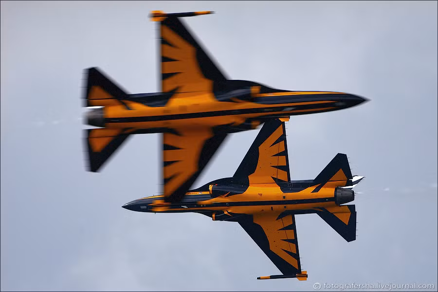 Ở T-50B, phi công có thể dễ dàng nhìn thấy hai đầu cánh máy bay. Điều này rất thuận lợi cho phi công mỗi khi thực hiện các chuyến bay huấn luyện trên không. Ở T-50B, phi công có thể dễ dàng nhìn thấy hai đầu cánh máy bay. Điều này rất thuận lợi cho phi công mỗi khi thực hiện các chuyến bay huấn luyện trên không.