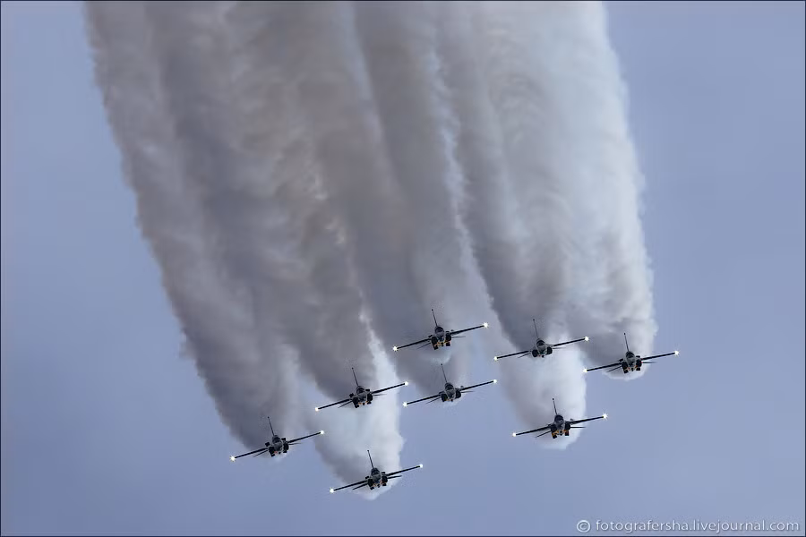 Phi đội Black Eagles được thành lập vào ngày 01 tháng 10 năm 1953 với các máy bay F-51 Mustang trong đội hình (1953-1954). Phi đội Black Eagles được thành lập vào ngày 01 tháng 10 năm 1953 với các máy bay F-51 Mustang trong đội hình (1953-1954).