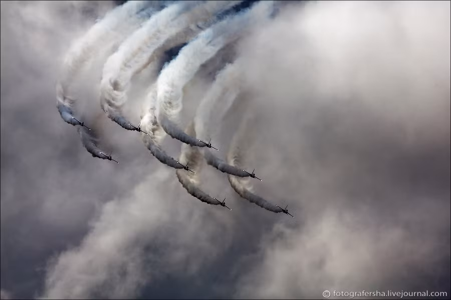 Phi đội Đại bàng đen (Black Eagles) có tên gọi chính thức là đội nhào lộn trên không của Không quân Hàn Quốc (hay còn gọi là phi đội đặc biệt 239). Phi đội Đại bàng đen (Black Eagles) có tên gọi chính thức là đội nhào lộn trên không của Không quân Hàn Quốc (hay còn gọi là phi đội đặc biệt 239).