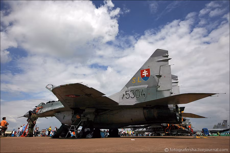 Tiêm kích MiG-29UB. Tiêm kích MiG-29UB.