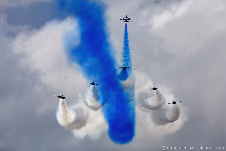 T-50B có tính cơ động tuyệt vời nhờ hệ thống hệ thống Fly-by-wire, khi thì lao nhanh như đại bàng lao bắt mồi, khi thì lại chậm rãi bay liệng trên không để tìm kiếm con mồi. T-50B có tính cơ động tuyệt vời nhờ hệ thống hệ thống Fly-by-wire, khi thì lao nhanh như đại bàng lao bắt mồi, khi thì lại chậm rãi bay liệng trên không để tìm kiếm con mồi.