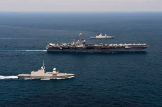 Tàu sân bay USS John C.Stennis của Hải quân Mỹ đi qua eo biển Malacca ngày 30/1/2012 Tàu sân bay USS John C.Stennis của Hải quân Mỹ đi qua eo biển Malacca ngày 30/1/2012