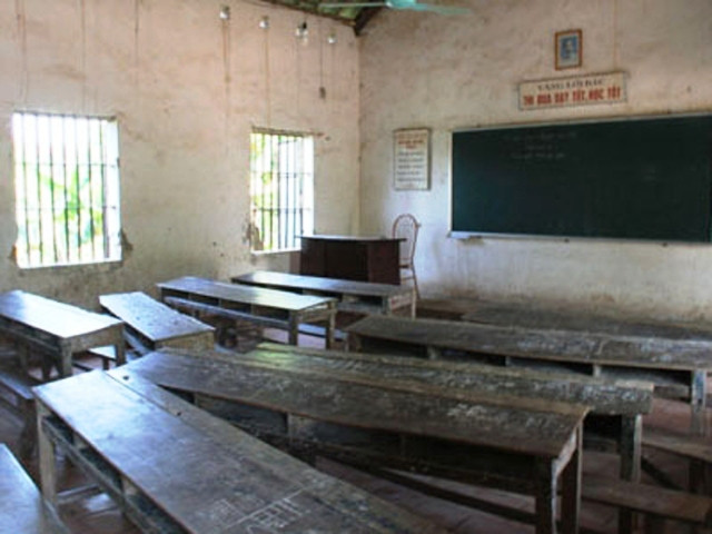 Phòng học mưa thì dột, bàn ghế thì bị nứt nẻ và xộc xệch. Làm sao học sinh có thể học trong một căn phòng như vậy? <<NỮ SINH CĐ DU LỊCH ĐẸP DỊU DÀNG TRONG NẮNG THU <<VẺ ĐẸP KIÊU SA CỦA HOT GIRL CĐ TRUYỀN HÌNH HÀ NỘI <<Á KHÔI CĐ TRUYỀN HÌNH TRỊNH THU THẢO ĐẸP RẠNG NGỜI ĐÓN TRUNG THU <<HOTGIRL CẨM TÚ ĐẸP LÃNG MẠN TRONG SẮC MÀU HOA CỎ