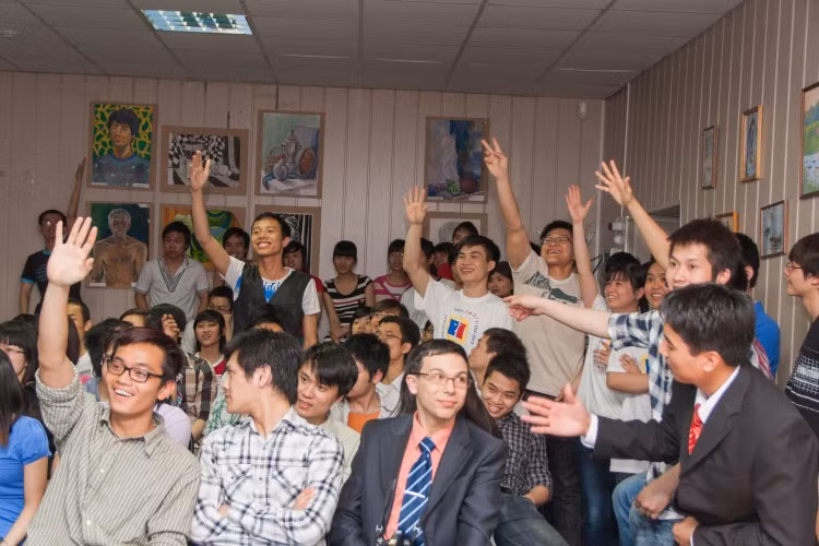 Háo hức với phần chơi dành cho khán giả. Háo hức với phần chơi dành cho khán giả.
