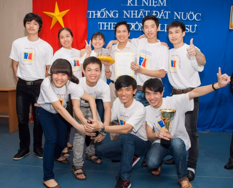 “Cơn bão k12 với niềm vui chiến thắng. “Cơn bão k12 với niềm vui chiến thắng.