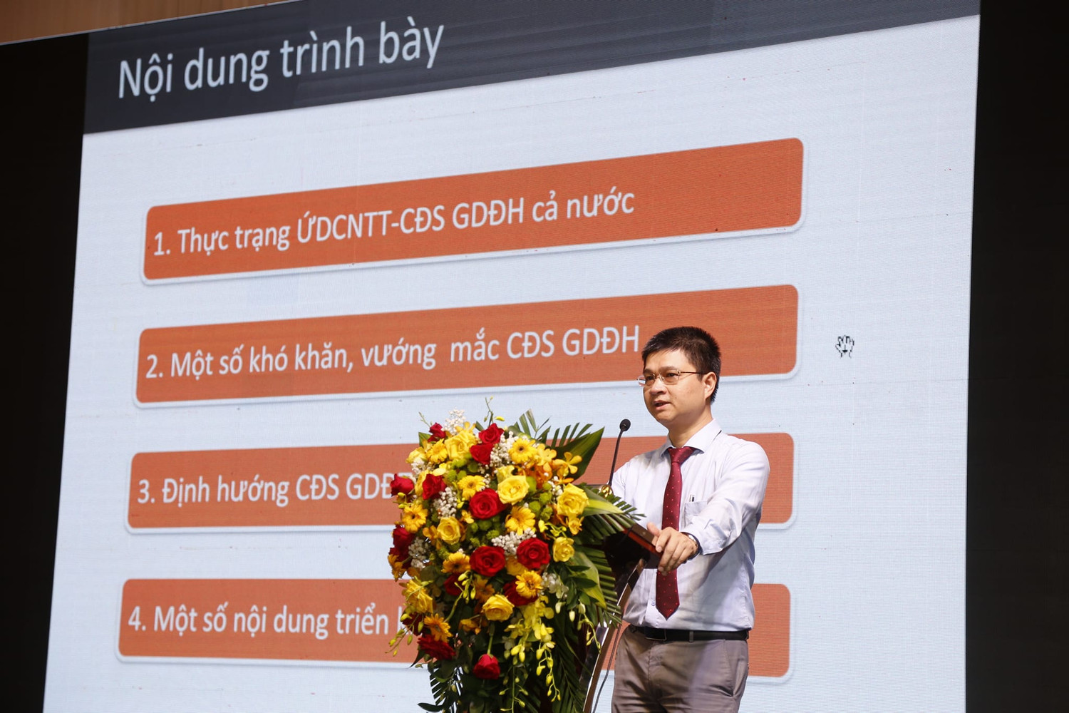 Tiến sĩ Tô Hồng Nam phát biểu tại hội thảo (ảnh: P.L)