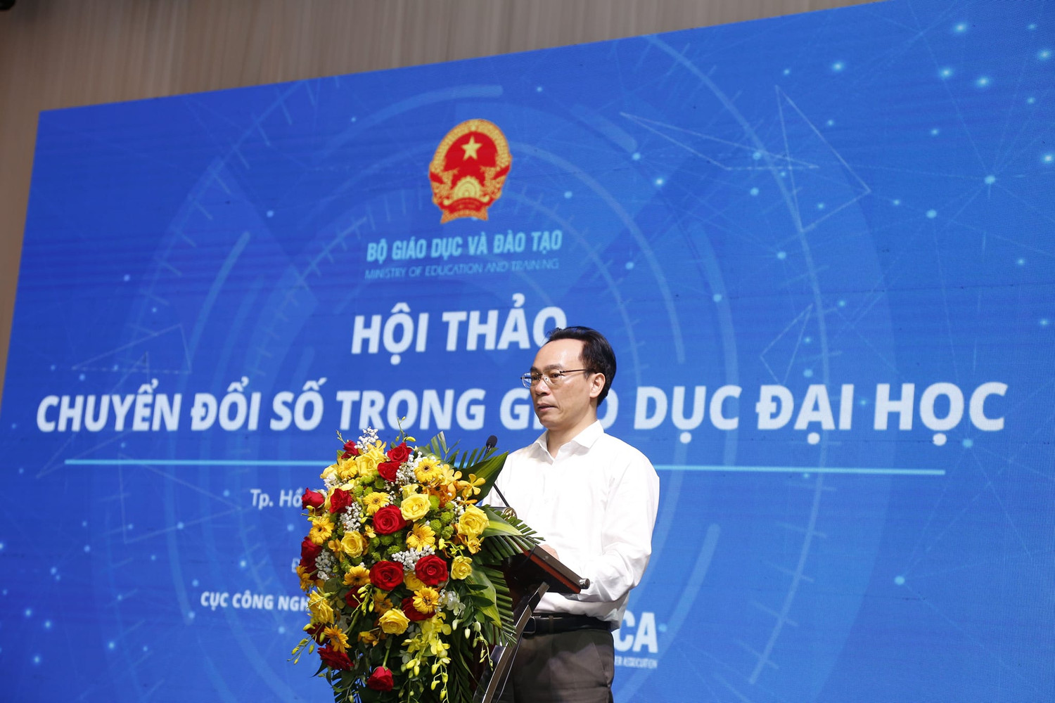 Thứ trưởng Bộ giáo dục và Đào tạo Hoàng Minh Sơn phát biểu tại hội thảo (ảnh: P.L)