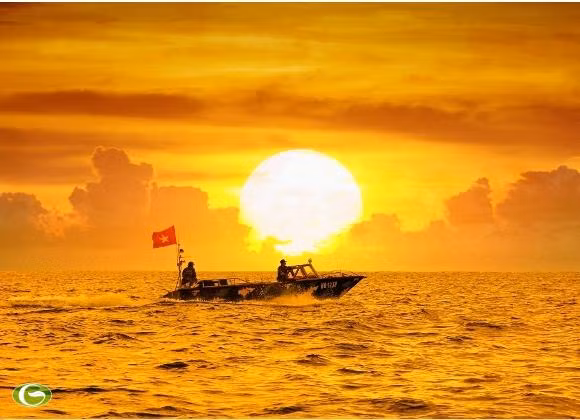 Tuần tra giữ yên biển đảo (Ảnh: Hoàng Chí Hùng) Tuần tra giữ yên biển đảo (Ảnh: Hoàng Chí Hùng)