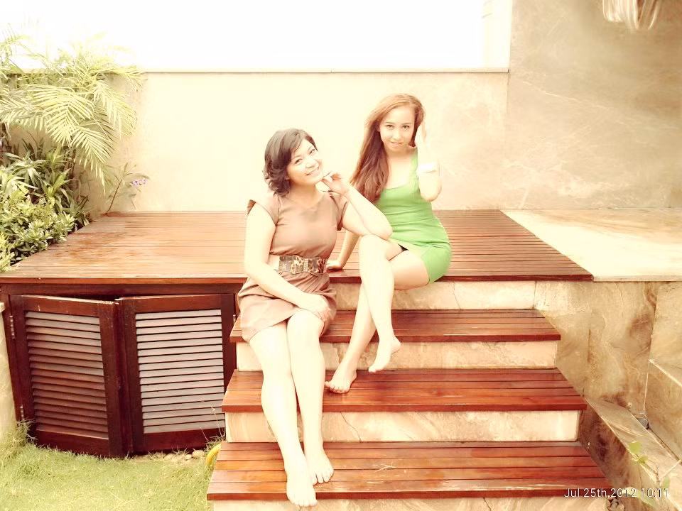 Xuân Nghi và Diễm My. Xuân Nghi và Diễm My.