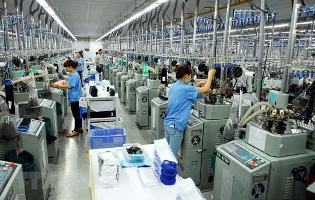 Dây chuyền sản xuất tất xuất khẩu mới đưa vào hoạt động tại Công ty Trách nhiệm hữu hạn Jasan Việt Nam (vốn đầu tư Trung Quốc) trong Khu công nghiệp VSIP Hải Phòng (Ảnh: CTV)