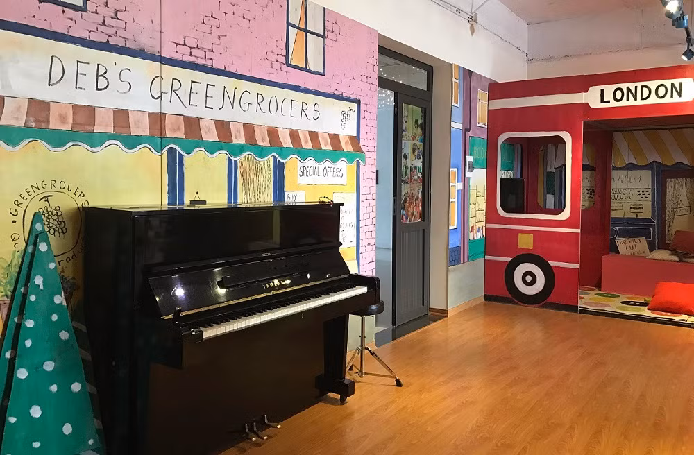 Trong khu ACADIA có trang bị cả đàn Piano cho học sinh giao lưu âm nhạc.