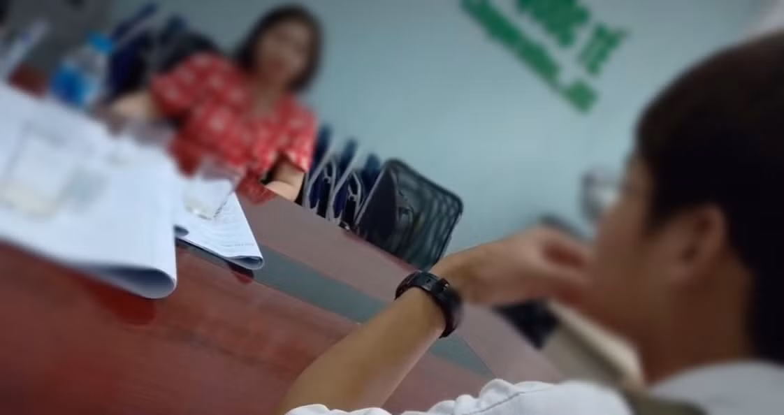 Tư vấn viên tên N. tích cực giải thích về thủ đoạn ghép lớp (Ảnh:V.N)