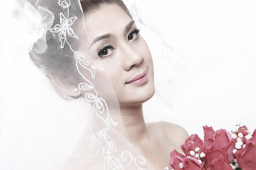 Trong loạt hình này, Khanh Chi Lâm khoe vẻ đẹp trong trẻo, giàu nữ tính của 1 cô gái trẻ. Trong loạt hình này, Khanh Chi Lâm khoe vẻ đẹp trong trẻo, giàu nữ tính của 1 cô gái trẻ.