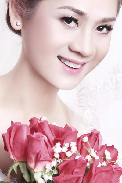 Cận cảnh vẻ đẹp trong sáng của "cô dâu" Khanh Chi Lâm. Cận cảnh vẻ đẹp trong sáng của "cô dâu" Khanh Chi Lâm.