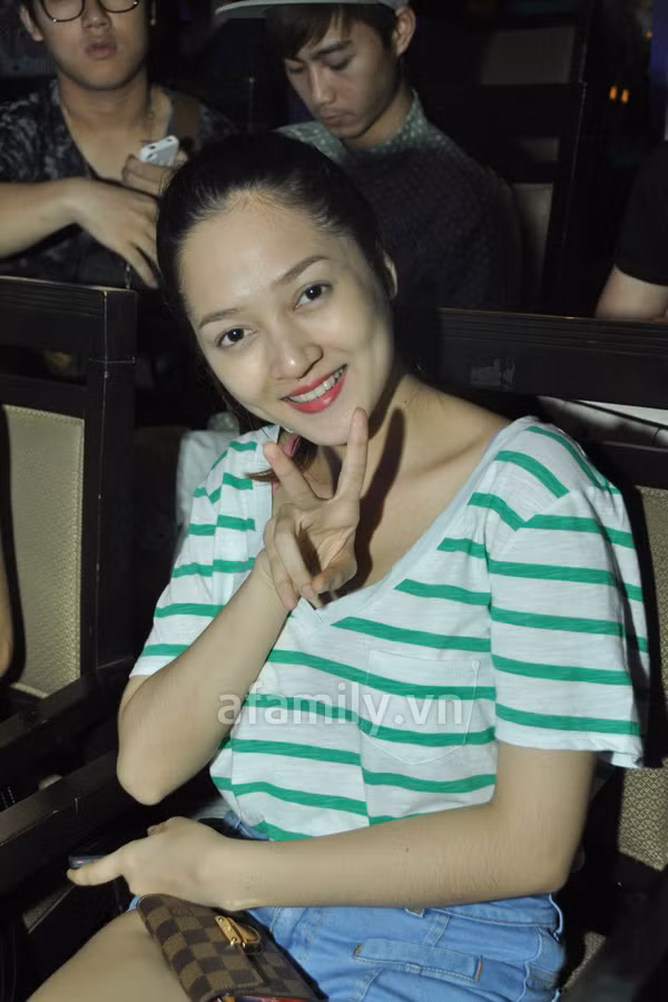Dù đang bận rộn cho việc tập luyện cho vòng thi tiếp theo của mình tại cuộc thi The Voice nhưng Bảo Anh đã bất ngờ đến sân khấu Lan Anh để xem chương trình Bài hát Việt tháng 10. Dù đang bận rộn cho việc tập luyện cho vòng thi tiếp theo của mình tại cuộc thi The Voice nhưng Bảo Anh đã bất ngờ đến sân khấu Lan Anh để xem chương trình Bài hát Việt tháng 10.