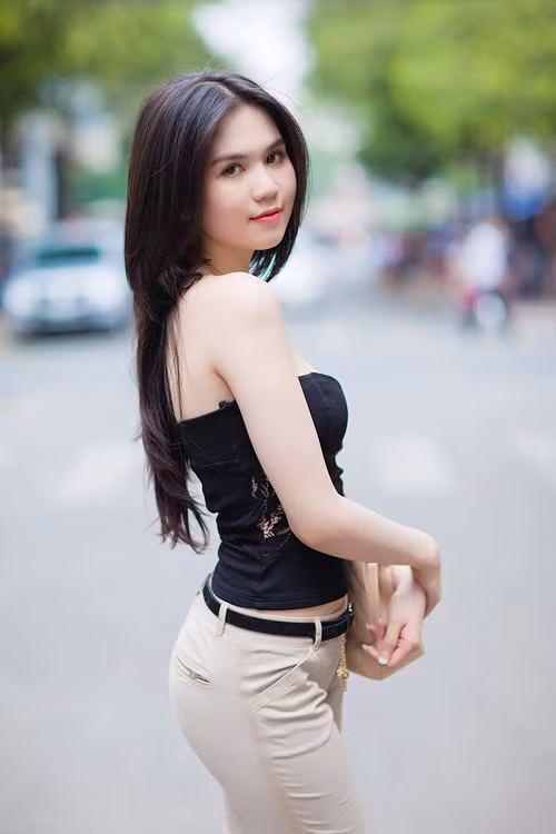 Ngọc Trinh chính thức lên tiếng về tin đồn cướp chồng người khác. Cô cảm thấy nực cười trước bức tâm thư và khẳng định đây hoàn toàn là thông tin sai sự thật, có người 'ghen ăn tức ở' nên đã bội nhọ, kể xấu cô trên mạng xã hội.