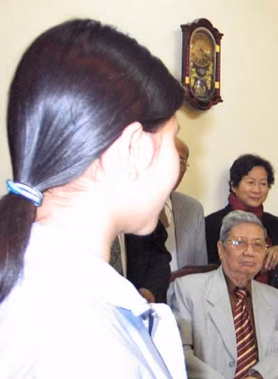 Chỉ trong hai ngày (8-9/1/2007), mái tóc của em B.V.H (15 tuổi), học sinh lớp 9 trường H.V. T ở TP Nam Định, đã bốc cháy tới 3 lần. Theo mô tả thì tự mái tóc của em B.V.H bốc khói. Hiện tượng chỉ kéo dài khoảng 10 giây, có mùi khét. Đám tóc rụng khá dày, và để lại một mái tóc bị sém nhẹ. Sáng 9/1, trong lúc ở bệnh viện, mái tóc H. lại bốc khói như đun bếp than. Ngay sau khi sự việc được phản ánh, các nhà khoa học đã vào cuộc. Nhà nghiên cứu Nguyễn Phúc Giác Hải (Trung tâm Nghiên cứu tiềm năng con người) nhận định đây hoàn toàn không phải là hiện tượng thần bí, mà là đặc biệt về sinh học.