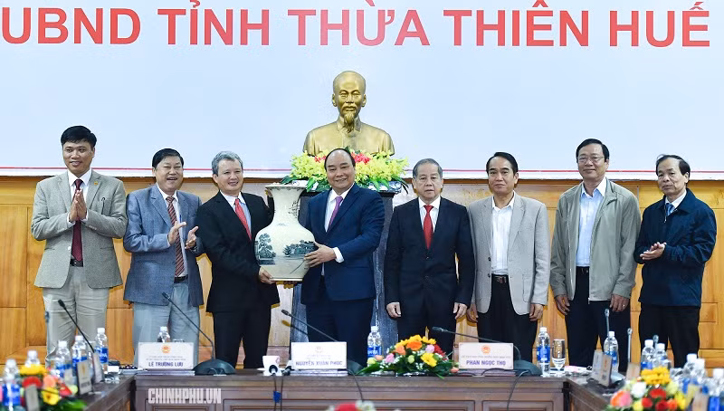 Thủ tướng kiểm tra công tác chuẩn bị Tết Nguyên đán tại Thừa Thiên - Huế ảnh 2