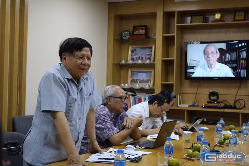 Phó giáo sư, Tiến sĩ Trần Xuân Nhĩ phát biểu tại cuộc họp các đơn vị đồng chủ trì Hội thảo khoa học tổ chức vào tháng 6/2019. Ảnh: Đỗ Thơm Phó giáo sư, Tiến sĩ Trần Xuân Nhĩ phát biểu tại cuộc họp các đơn vị đồng chủ trì Hội thảo khoa học tổ chức vào tháng 6/2019. Ảnh: Đỗ Thơm