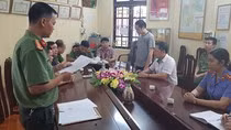 Cơ quan điều tra đã tiến hành bắt tạm giam, điều tra đối với ông Vũ Trọng Lương (người mặc áo phông đang đứng). ảnh: CTV.
