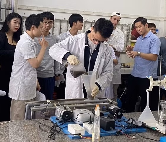 Sv ĐH Xây dựng thực hành.jpg