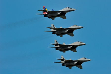 Dự kiến trong triển lãm Singapore Airshow lần này, Không quân Malaysia sẽ thông báo mua thêm khoảng 10-18 chiến đấu cơ mới để thay thế cho phi đội tiêm kích MiG-29. Dự kiến trong triển lãm Singapore Airshow lần này, Không quân Malaysia sẽ thông báo mua thêm khoảng 10-18 chiến đấu cơ mới để thay thế cho phi đội tiêm kích MiG-29.