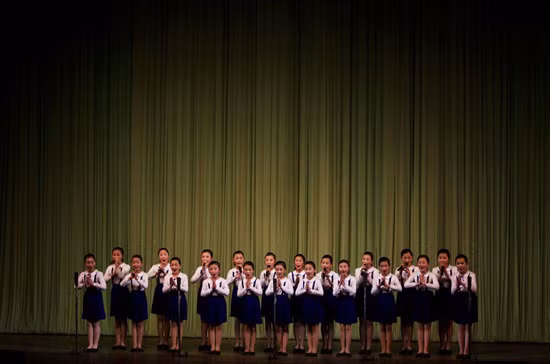 Một màn trình diễn của các em gái nhỏ