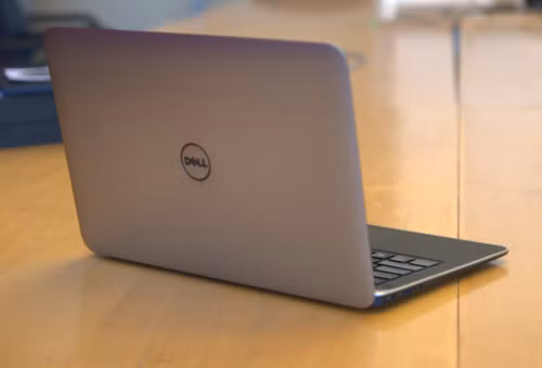 Vỏ máy nhìn rất sang trọng và hứa hẹn cho một sản phẩm tốt cho thị trường ultrabook. Dell XPS 13 có giá bán khởi điểm 1000 USD tại thị trường Mỹ. Vỏ máy nhìn rất sang trọng và hứa hẹn cho một sản phẩm tốt cho thị trường ultrabook. Dell XPS 13 có giá bán khởi điểm 1000 USD tại thị trường Mỹ.