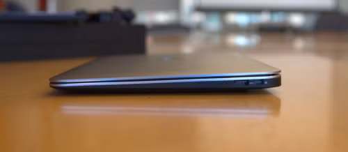 Cạnh phải Dell XPS 13 Cạnh phải Dell XPS 13