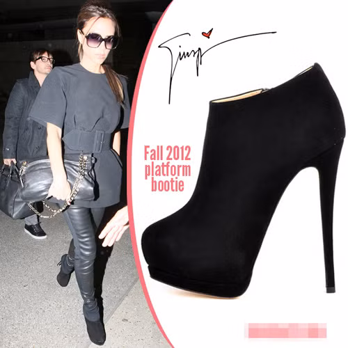 Vic có vẻ đặc biệt yêu thích đôi ankle boot này