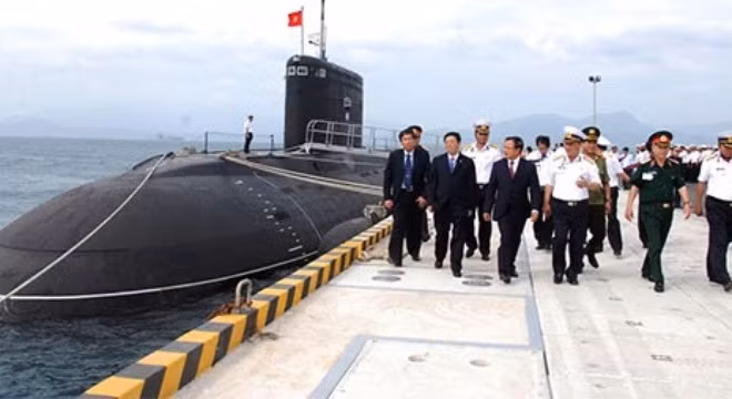 Tàu ngầm Kilo Hà Nội Việt Nam mua từ Nga