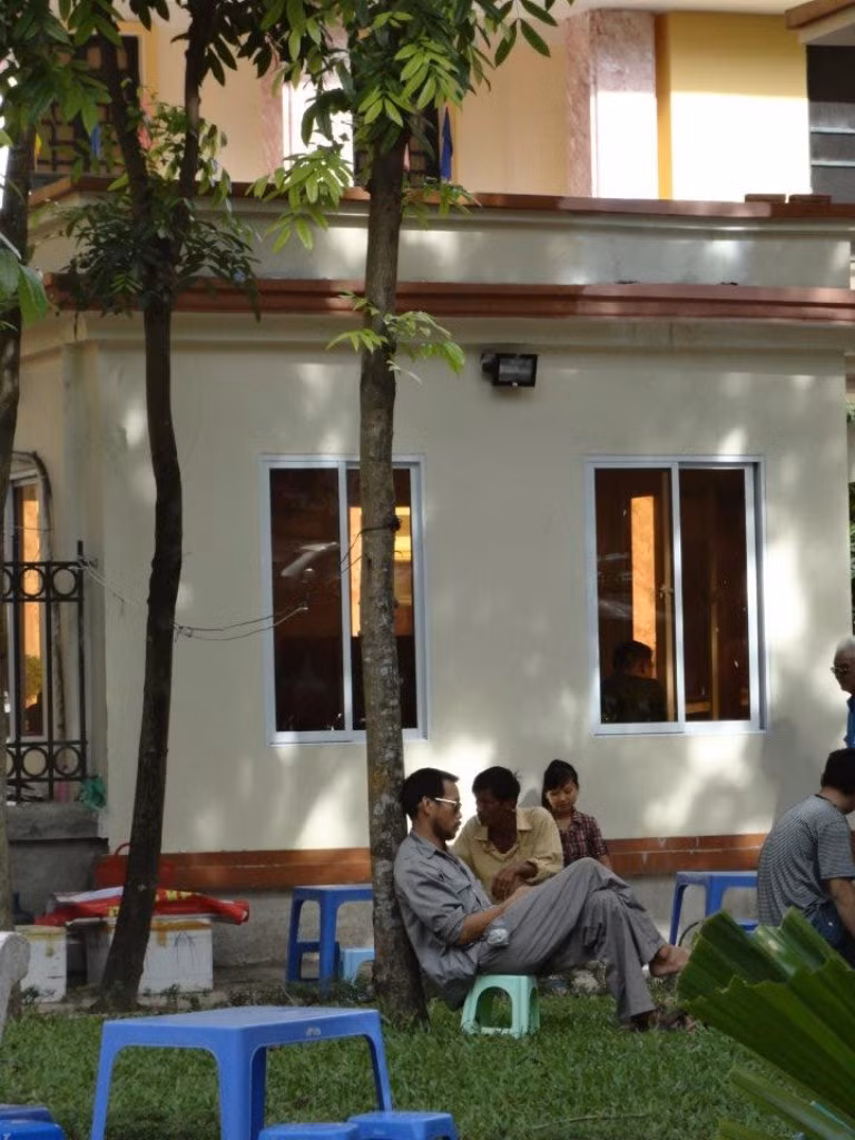 Quá mệt, phụ huynh dựa vào những gì có thể, ngay cả gốc cây. ĐÁP ÁN TIẾNG ANH KHỐI A1, D1 HỆ CAO ĐẲNG 2012 - ĐÁP ÁN MÔN VĂN KHỐI C, D HỆ CAO ĐẲNG 2012 - ĐÁP ÁN MÔN SINH KHỐI B HỆ CAO ĐẲNG 2012 - ĐÁP ÁN MÔN VẬT LÝ KHỐI A, A1 HỆ CAO ĐẲNG 2012 - ĐÁP ÁN MÔN LỊCH SỬ KHỐI C HỆ CAO ĐẲNG 2012 - ĐÁP ÁN MÔN LỊCH SỬ KHỐI C HỆ CAO ĐẲNG 2012