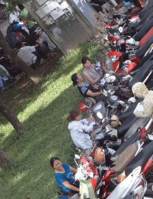 Nhiều bà mẹ không có lựa chọn nào khác là phải ngồi ngay bên vệ đường. ĐÁP ÁN TIẾNG ANH KHỐI A1, D1 HỆ CAO ĐẲNG 2012 - ĐÁP ÁN MÔN VĂN KHỐI C, D HỆ CAO ĐẲNG 2012 - ĐÁP ÁN MÔN SINH KHỐI B HỆ CAO ĐẲNG 2012 - ĐÁP ÁN MÔN VẬT LÝ KHỐI A, A1 HỆ CAO ĐẲNG 2012 - ĐÁP ÁN MÔN LỊCH SỬ KHỐI C HỆ CAO ĐẲNG 2012 - ĐÁP ÁN MÔN LỊCH SỬ KHỐI C HỆ CAO ĐẲNG 2012