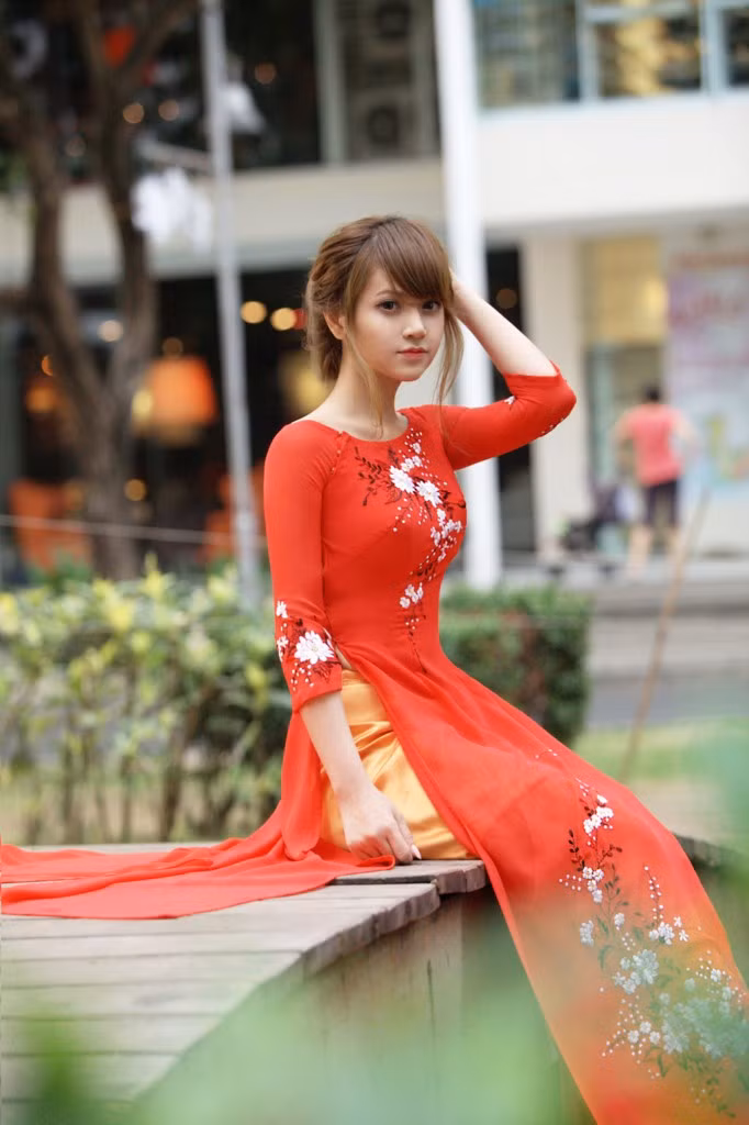 Hiện Macy Pine đang theo học ngành Quản trị Du lịch Khách sạn và Design Quảng cáo tại TP Hồ Chí Minh. Ngoài thời gian học tập ra, Macy còn dành thời gian để phụ giúp công việc kinh doanh của gia đình. Ước mơ của cô là có thể trở thành một người kinh doanh giỏi trong lĩnh vực khách sạn. Hơi tham lam một tí, Macy còn nuôi nấng tham vọng là có thể thành lập một chuỗi khách sạn để nối nghiệp gia đình. >>BẤM ĐÂY XEM CẬP NHẬT ĐIỂM THI ĐẠI HỌC, CAO ĐẲNG NHANH NHẤT 2012 Hiện Macy Pine đang theo học ngành Quản trị Du lịch Khách sạn và Design Quảng cáo tại TP Hồ Chí Minh. Ngoài thời gian học tập ra, Macy còn dành thời gian để phụ giúp công việc kinh doanh của gia đình. Ước mơ của cô là có thể trở thành một người kinh doanh giỏi trong lĩnh vực khách sạn. Hơi tham lam một tí, Macy còn nuôi nấng tham vọng là có thể thành lập một chuỗi khách sạn để nối nghiệp gia đình. >>BẤM ĐÂY XEM CẬP NHẬT ĐIỂM THI ĐẠI HỌC, CAO ĐẲNG NHANH NHẤT 2012