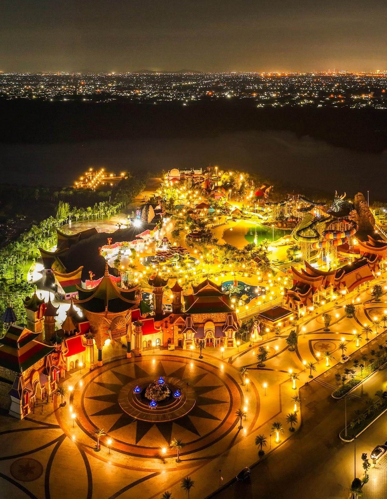 Công viên nước Thủy Tinh - thuộc tổ hợp Công viên Thần thoại Legend Park. Ảnh: Mạnh Zô