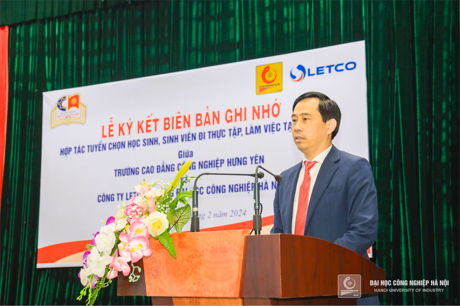 Tiến sĩ Nguyễn Khắc Ngọc – Bí thư Đảng ủy, Hiệu trưởng Trường Cao đẳng Công nghiệp Hưng Yên phát biểu tại buổi ký kết.