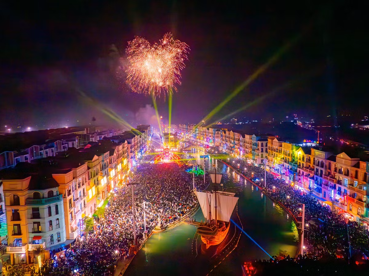 Pháo hoa và EDM là sự kết hợp cho một năm mới sôi động.
