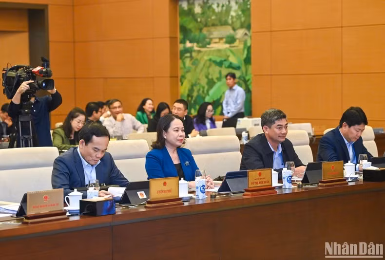 Phó Chủ tịch nước Võ Thị Ánh Xuân, Phó Thủ tướng Chính phủ Trần Lưu Quang và các đại biểu dự phiên họp. (Ảnh: Duy Linh)