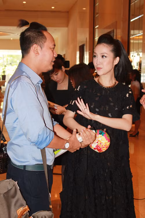 Linh Nga kết hôn từ cuối năm 2010. Theo chồng nhưng con gái cưng của cặp đôi nghệ sĩ múa Vương Linh - Đặng Hùng không hề bỏ cuộc chơi. Cô vẫn thường xuyên góp mặt trong những sự kiện lớn nhỏ của làng giải trí. Linh Nga kết hôn từ cuối năm 2010. Theo chồng nhưng con gái cưng của cặp đôi nghệ sĩ múa Vương Linh - Đặng Hùng không hề bỏ cuộc chơi. Cô vẫn thường xuyên góp mặt trong những sự kiện lớn nhỏ của làng giải trí.