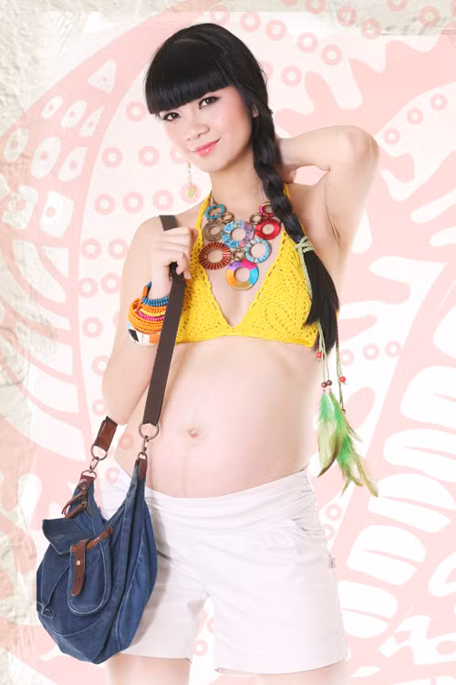 Hạ Vy: Chân dài đình đám của showbiz phía Bắc lên chức mẹ từ khi còn rất trẻ. Hiện tại, vợ chồng cô đang hạnh phúc chờ đón cậu con trai thứ hai. Sinh quý tử đúng năm rồng, Hạ Vy rất mãn nguyện và thoải mái. Hạ Vy: Chân dài đình đám của showbiz phía Bắc lên chức mẹ từ khi còn rất trẻ. Hiện tại, vợ chồng cô đang hạnh phúc chờ đón cậu con trai thứ hai. Sinh quý tử đúng năm rồng, Hạ Vy rất mãn nguyện và thoải mái.