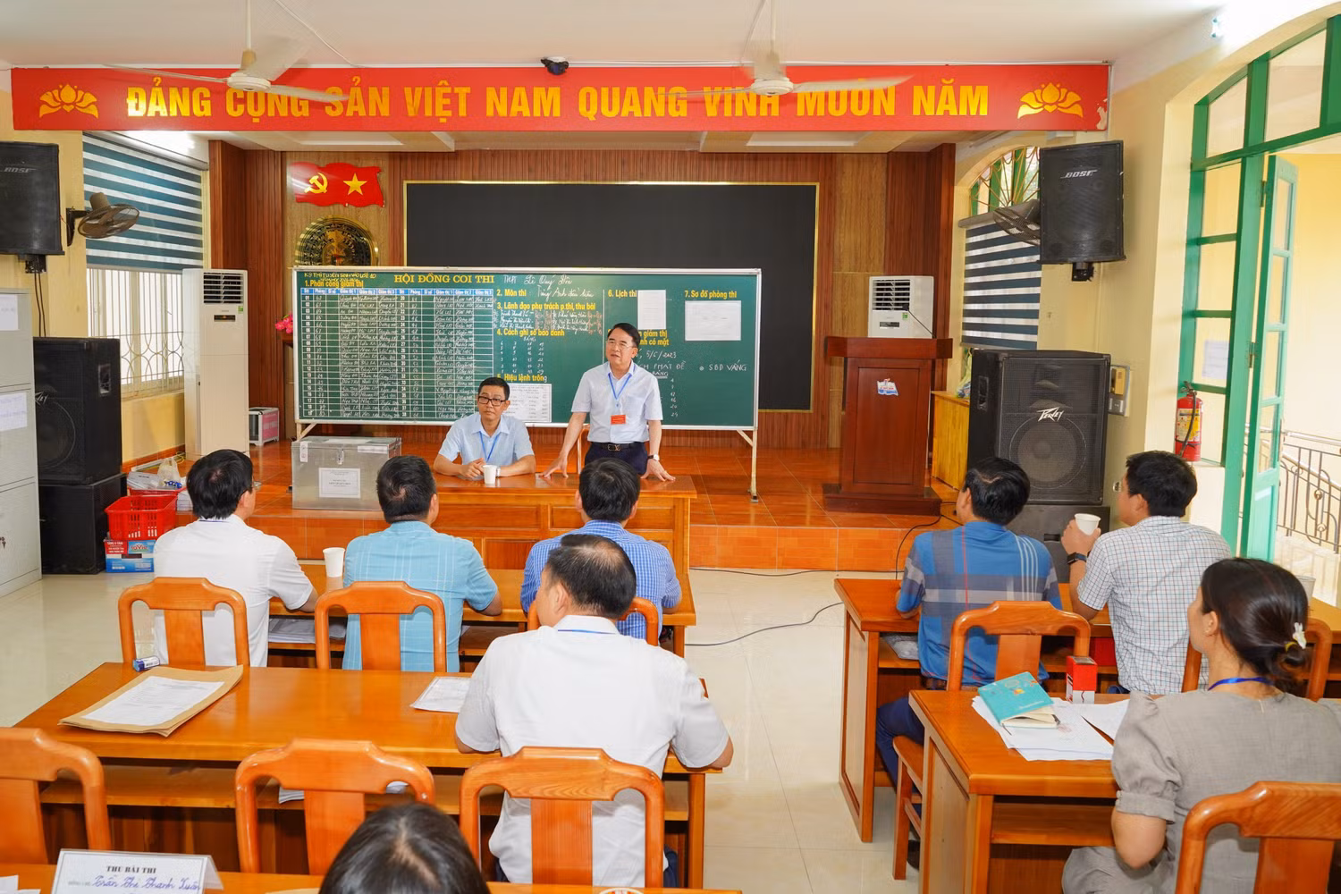 Lãnh đạo thành phố Hải Phòng kiểm tra công tác tổ chức thi tại trường Trung học phổ thông Lê Quý Đôn (Ảnh: LT)