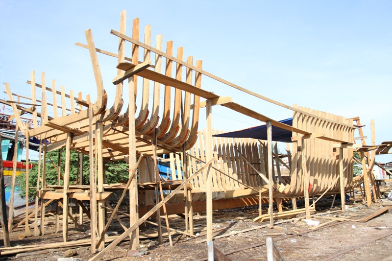 Tàu có chiều cao 3,5m, dài 21,5m, rộng 6,2m. Tổng công suất hơn 1.000CV.