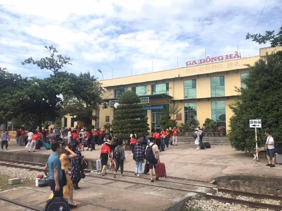 Người dân có nhu cầu đi lại bằng tàu hỏa hoàn toàn yên tâm vì dịp Lễ Quốc khánh 2/9 ngành đường sắt sẽ tăng thêm nhiều chuyến tàu để phục vụ. Ảnh: T.D